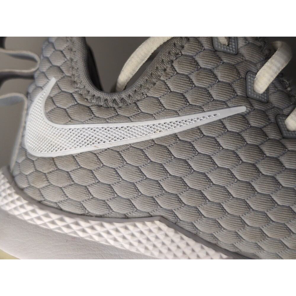 Nike LeBron Witness 3 330 Akron athletic basketball shoes 2018 sz 8.5 - Picture 10 of 10